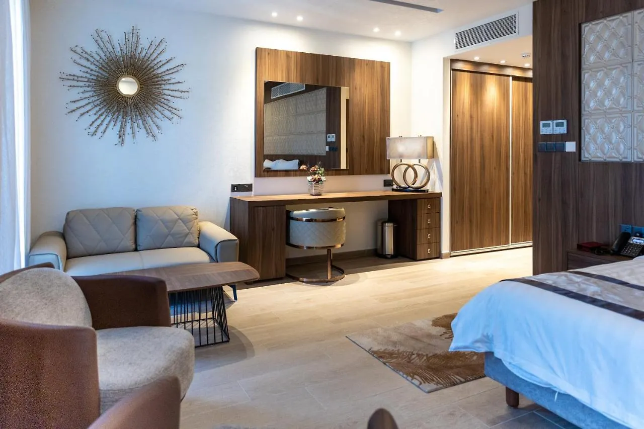 Leonardo Boutique Hotel לרנקה