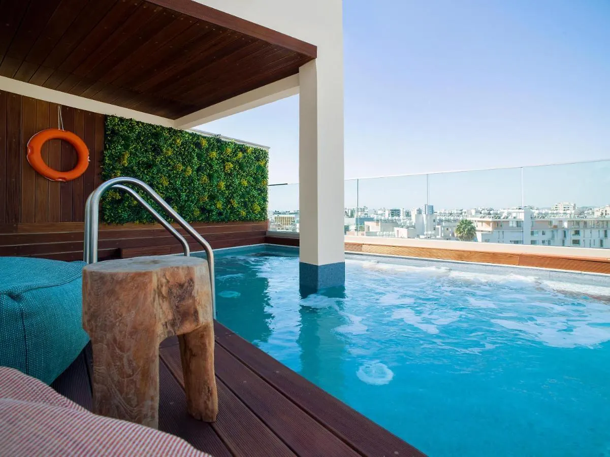 Leonardo Boutique Hotel לרנקה